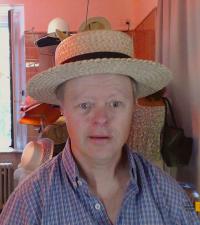 Alain mit hut b